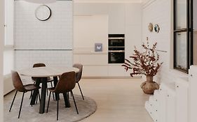 Blue Bird Residence Suite Moriaan